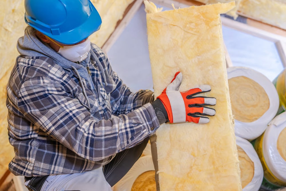 Wełna mineralna vs piana PUR a bezpieczeństwo