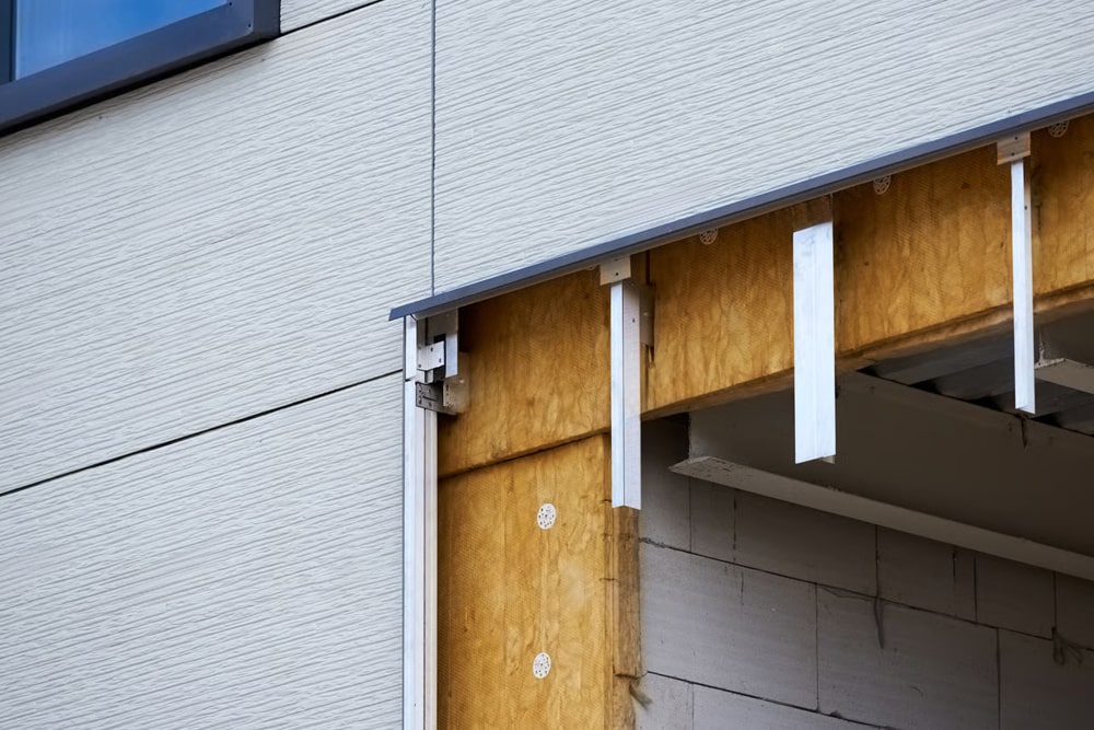 jaka jest roznica w elewacji etics a wentylowanej